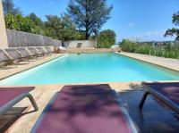 Mas provençal de charme au milieu des oliviers -Piscine-Clim - B&B