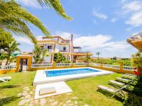 Cubo's Villa Fina & Minigolf included - Chambres d’hôtes Málaga