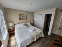 Classy & comfortable condo! - B&B
