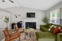 NEW Renovated 4BR Games Big Backyard Deck - B&B Cary