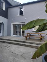 Maison Ville avec Patio entre Mer & Campagne - B&B