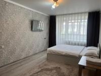 Уютная 1 комнатная квартира в центре города с выходом в центральный парк - Chambres d'hôtes Kostanaï