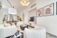 Harmonious 2BR with Assistant Room at Mesk 1 Midtown Dubai Production City by Deluxe Holiday Homes - Chambres d'hôtes Dubaï