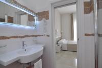 Camera Matrimoniale con Balcone e Vista Mare