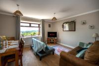 B&B Skewen - Charming 2-Bed Home in Neath - Bed and Breakfast Skewen