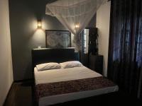 Camera Matrimoniale con Vista Giardino