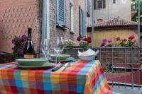 Capo di Lucca Home - in the historical center with terrace - B&B Bologna
