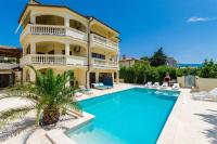 Vila Stanić with pool (new apartment for 4) - Chambres d’hôtes Novi Vinodolski