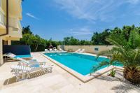 Vila Stanić with pool (new apartment for 4) - Chambres d'hôtes Novi Vinodolski