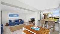 Ashwood 100 Meters To Beach, Shops, Cafes Accom Holidays - B&B