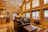 Lumberjack Lodge by KABINO Hot Tub Fire Pit Satellite WiFi Grill Large Porch - Chambres d'hôtes Island Park