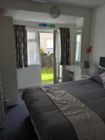 Two-Bedroom Deluxe Apartment with Garden View