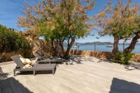 Mon Rêve, charmant cabanon les pieds dans l’eau à la Madrague, confortable et lumineux - B&B Hyères