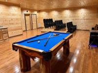 * * 4 Master Bedrooms, Views, Theater, Arcade, EVC - B&B