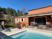 B&B Beaucaire - Spacieuse villa familiale avec piscine -8 couchages - Bed and Breakfast Beaucaire