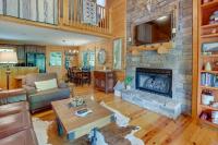 The River Rest Ellijay Cabin with Hot Tub! - B&B Ellijay