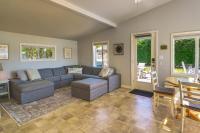 Waterfront Hood Canal Cottage Steps to the Beach! - B&B Belfair