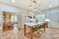 Charming Lake Charles Vacation Rental with Yard - B&B Lake Charles