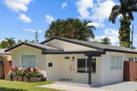 Newly Remodeled House in Miami - 3BR House with Private Yard - 5 Min ride to Hollywood Beach - Chambres d'hôtes Hollywood