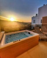 B&B Kalathas - L A Boutique Suites with Private Hot Tub - Bed and Breakfast Kalathas