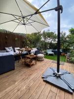 B&B Menton - Studio cocooning - Terrasse - Jardin - Piscine - Bed and Breakfast Menton