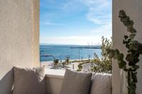 Architect's seafront flat - B&B Split