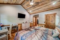 Brand New Build Luxury Mountain Chalet with Hot tub, pool, Game Room, Premium features - B&B Ellijay