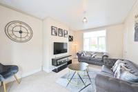 B&B Bolton - Sleek 3 Bed in Bolton- Sky channels & BT sports - Bed and Breakfast Bolton