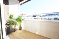 Paradise Luxurious apartment, 3 double rooms for 6 guests, 4 beds, terrace, jacuzzi, free parking, new - B&B San Sebastián