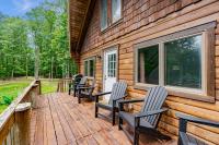 Large Cabin w Hot Tub, Pond, Deck, Fire Pit, WiFi - B&B Morton Grove