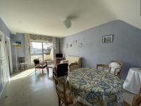 Appartement avec Balcon à 500m de la Plage et Proche Commerces à Jullouville - FR-1-361-489 - Chambres d'hôtes Jullouville