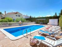 AMPLIO CHALET CON GRAN PISCINA - B&B