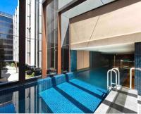Midnight Luxe 1BR Apartment in the heart of Braddon Views from L7 Pool Sauna Gym Secure Parking Wifi Wine - B&B Canberra