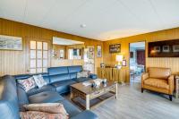 Beachfront Cottage on Seaside Promenade with Hot Tub - Ferienwohnung