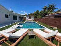 B&B Biscayne Park - Casa Mondrian- Resort Style Home- Mins to Beaches - Bed and Breakfast Biscayne Park