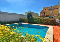 B&B Carcavelos - Oceans house - Pool, Sauna, 22 Sleeps, 7m to beach - Bed and Breakfast Carcavelos