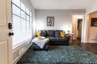Stylish 2BR 1 Mile From Downtown And The Aquarium - B&B