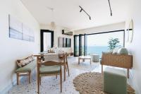 B&B Alexandrie - Nabeel Homes - Designer Seaview Condo - 208 - Bed and Breakfast Alexandrie