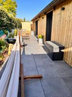 SAUNA, BALNEO, TERRASSE, PARKING, Le tout totalement privé dans maison indépendante à la décoration soignée, ensoleillé et sans vis à vis, Prise VE, Calme et discrétion Garantis, Idéalement situé pour visiter la région, Animaux bienvenues - Chambres d'hôtes Saint-Jean-de-la-Neuville