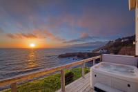 Exquisite Oceanview! by OceanviewHotTubs Oceanfront! Shelter Cove, CA Tesla EV station - Chambres d’hôtes