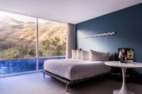 Standardna soba s king size krevetom i pogledom na planine