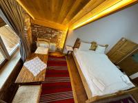 Double or Twin Room with Mountain View