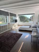Casa y loft minimalista, jardín y parking privado - Bed and Breakfast