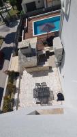 Apartments Meštrović with heated swiming pool- near Split - B&B