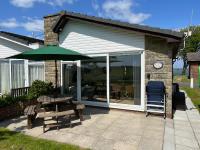 B&B Freshwater - VALLEY VIEW self-catering coastal bungalow in rural West Wight - Bed and Breakfast Freshwater
