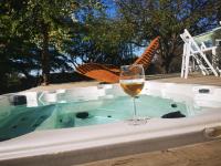 Yogi Wellness Guesthouse with Jaquzzi - B&B
