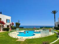 Chic Townhouse by the Sea @ Villacana Playa! - Chambres d'hôtes Estepona