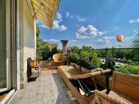 Villa with terrace overlooking the city park - Chambres d’hôtes Budapest
