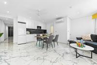 Apolo beach front - sea view luxury apartment - Bed and Breakfast Torrevieja