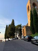 Moniga Castle Apartment - B&B Menago